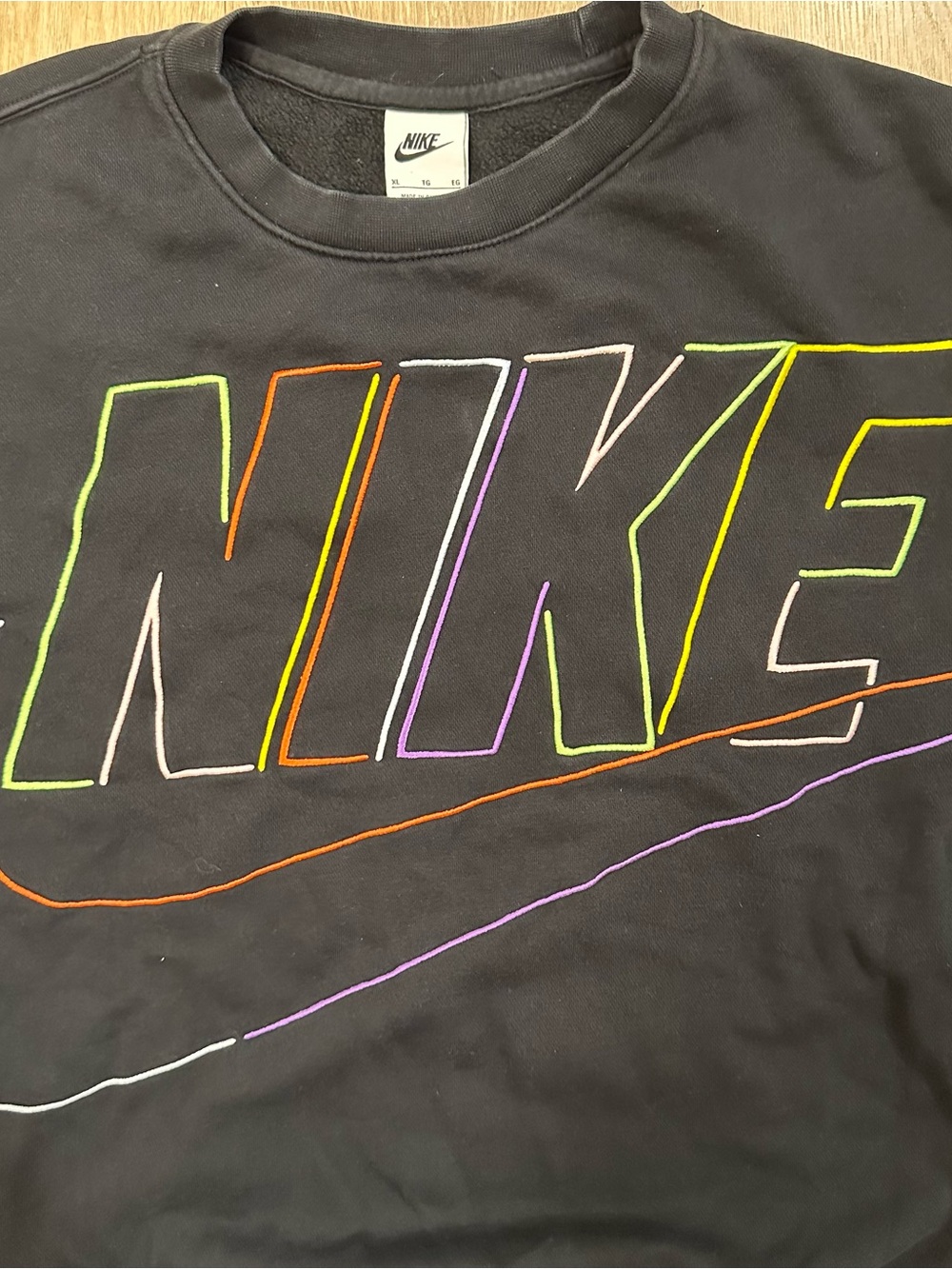 Rare Men’s Nike Black Crewneck Sweatshirt with Neon Outline Logo size XL - Picture 2 of 6